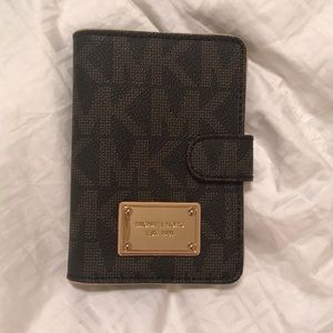 Michael Kors passport cover